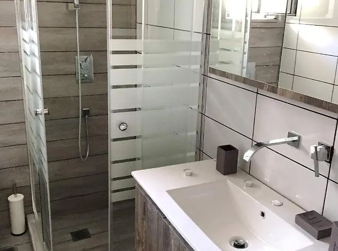 Деревянный коттедж Pegasus Amazing Flat, 1,5min Walk To The