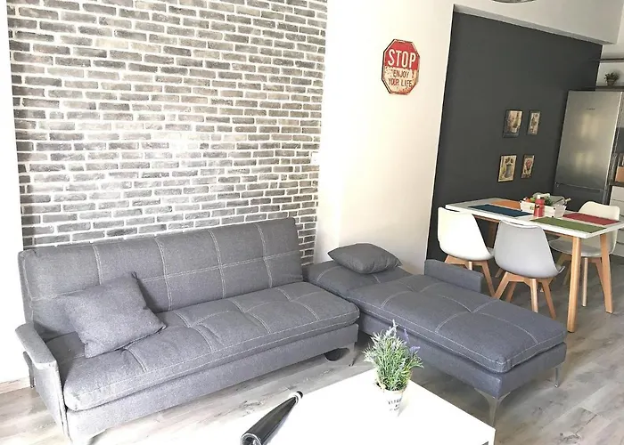 Pegasus Amazing Flat, 1,5min Walk To The